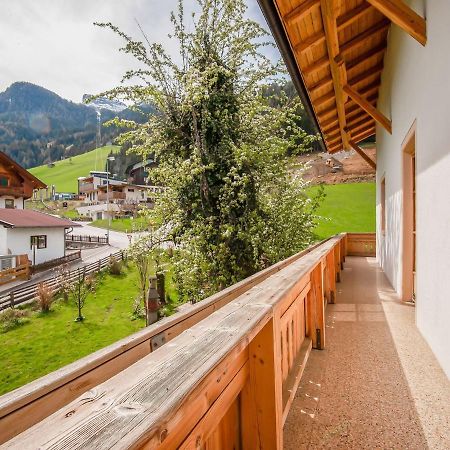 Attractive Apartment In Hainzenberg With Ski Room Bagian luar foto