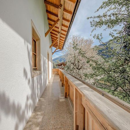 Attractive Apartment In Hainzenberg With Ski Room Bagian luar foto
