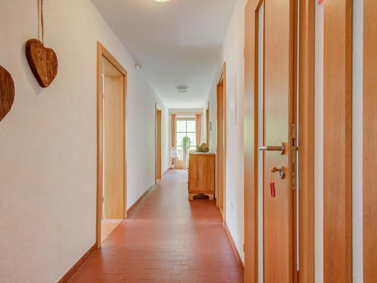 Attractive Apartment In Hainzenberg With Ski Room Bagian luar foto