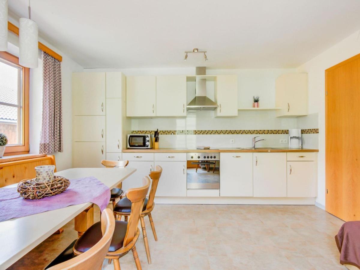 Attractive Apartment In Hainzenberg With Ski Room Bagian luar foto