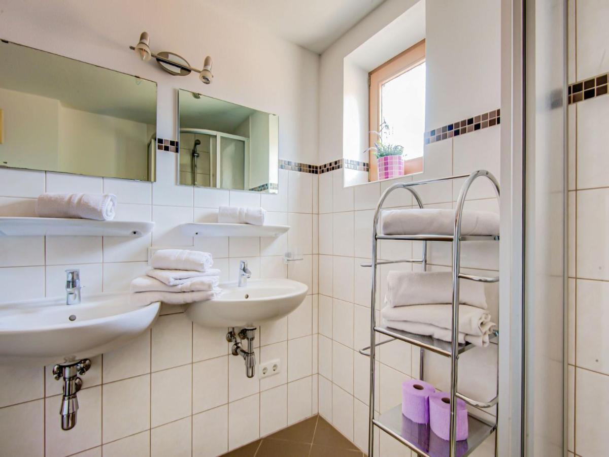 Attractive Apartment In Hainzenberg With Ski Room Bagian luar foto