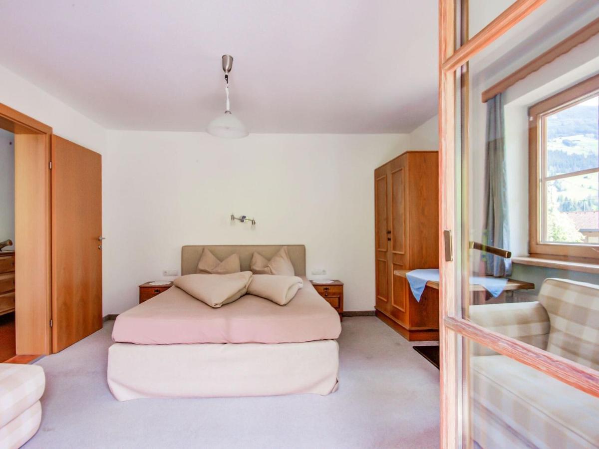 Attractive Apartment In Hainzenberg With Ski Room Bagian luar foto