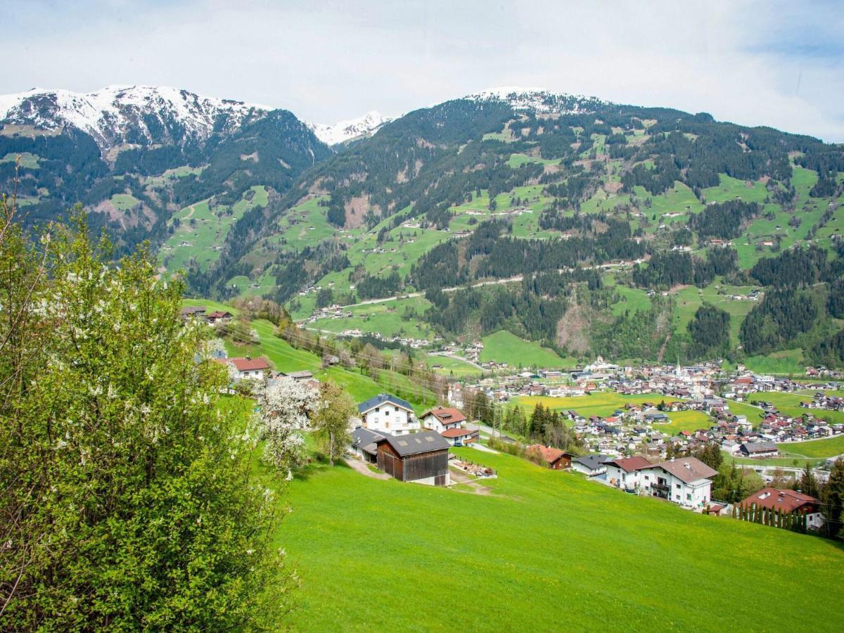 Attractive Apartment In Hainzenberg With Ski Room Bagian luar foto