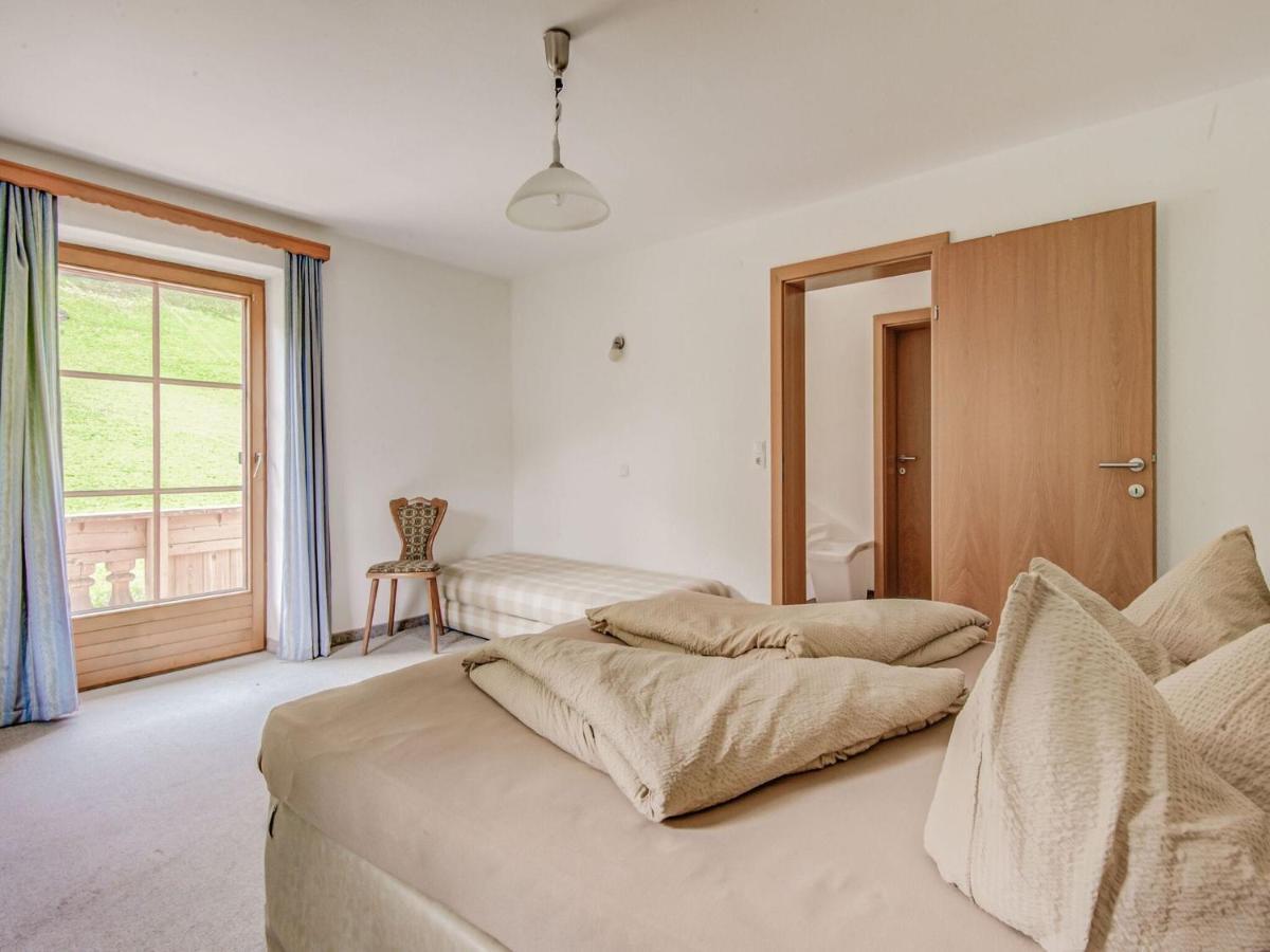 Attractive Apartment In Hainzenberg With Ski Room Bagian luar foto