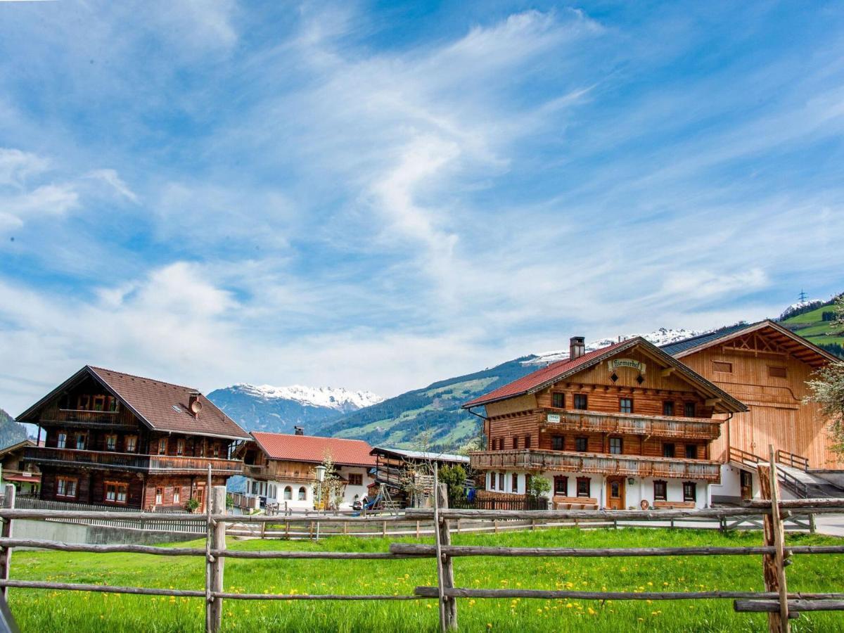 Attractive Apartment In Hainzenberg With Ski Room Bagian luar foto