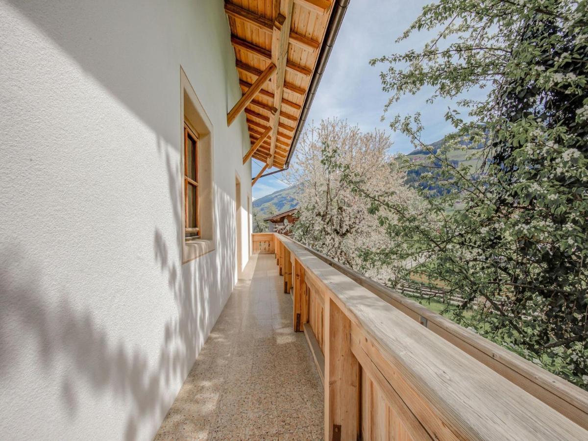 Attractive Apartment In Hainzenberg With Ski Room Bagian luar foto