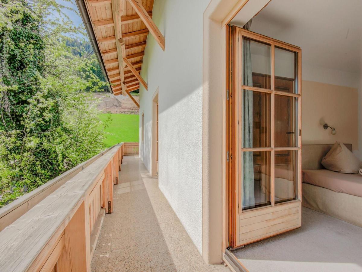 Attractive Apartment In Hainzenberg With Ski Room Bagian luar foto