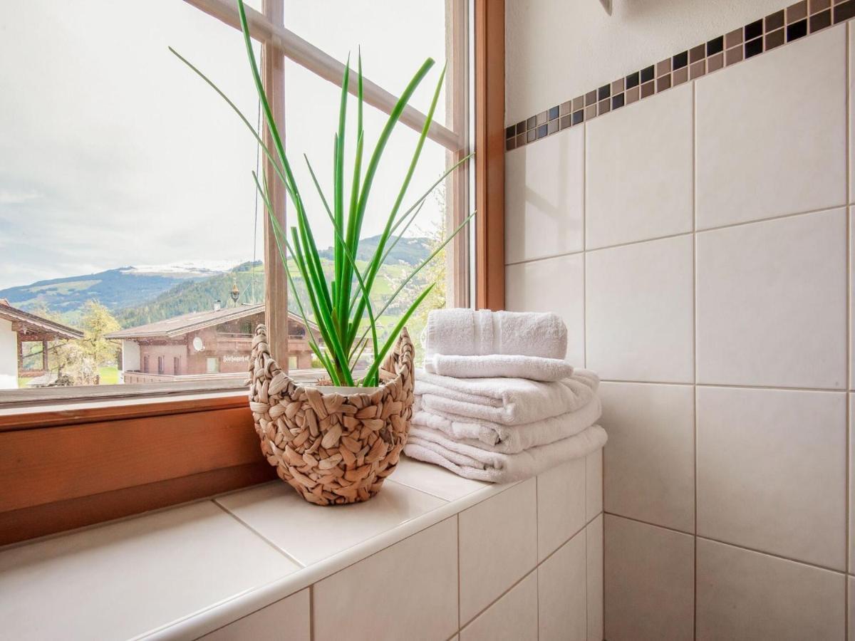 Attractive Apartment In Hainzenberg With Ski Room Bagian luar foto