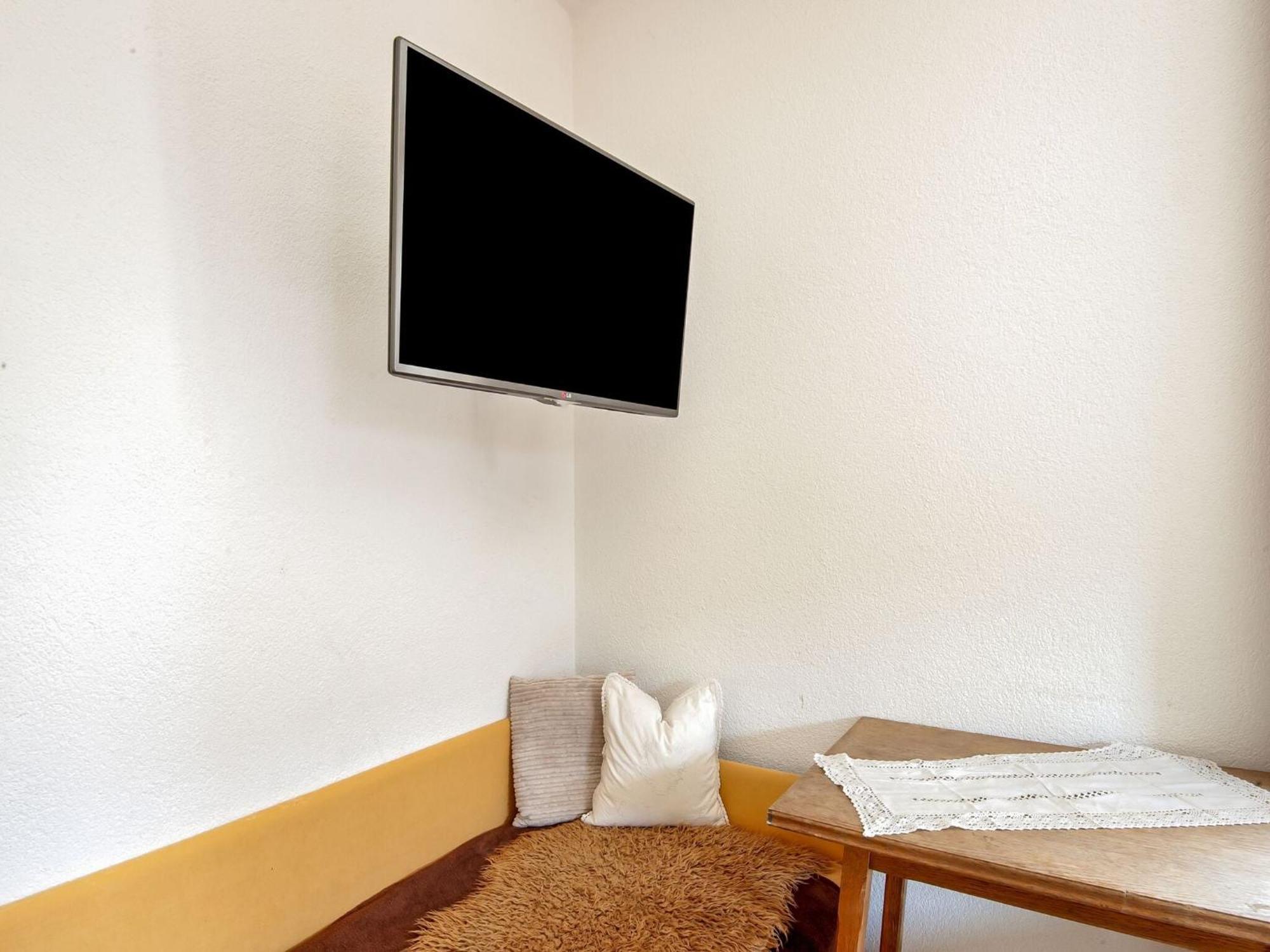 Attractive Apartment In Hainzenberg With Ski Room Bagian luar foto